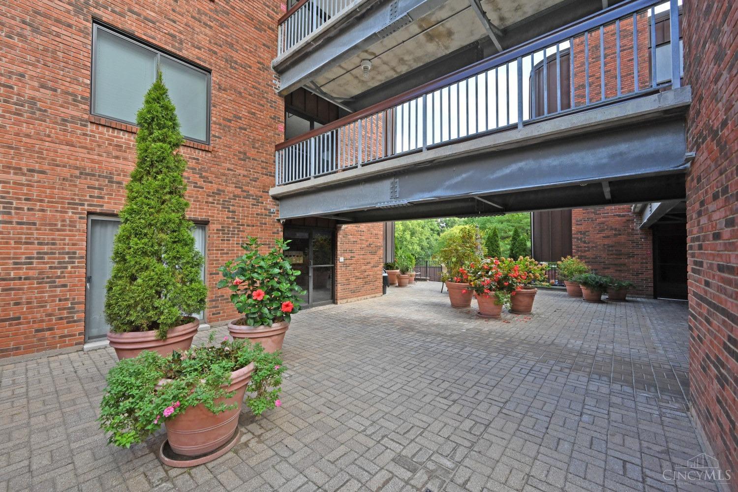 2400 Madison Road, Unit 12 Cincinnati, OH 45208 - Photo 8 of 50 Gallery Image 8