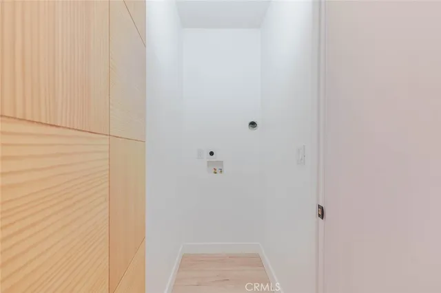 a view of utility room