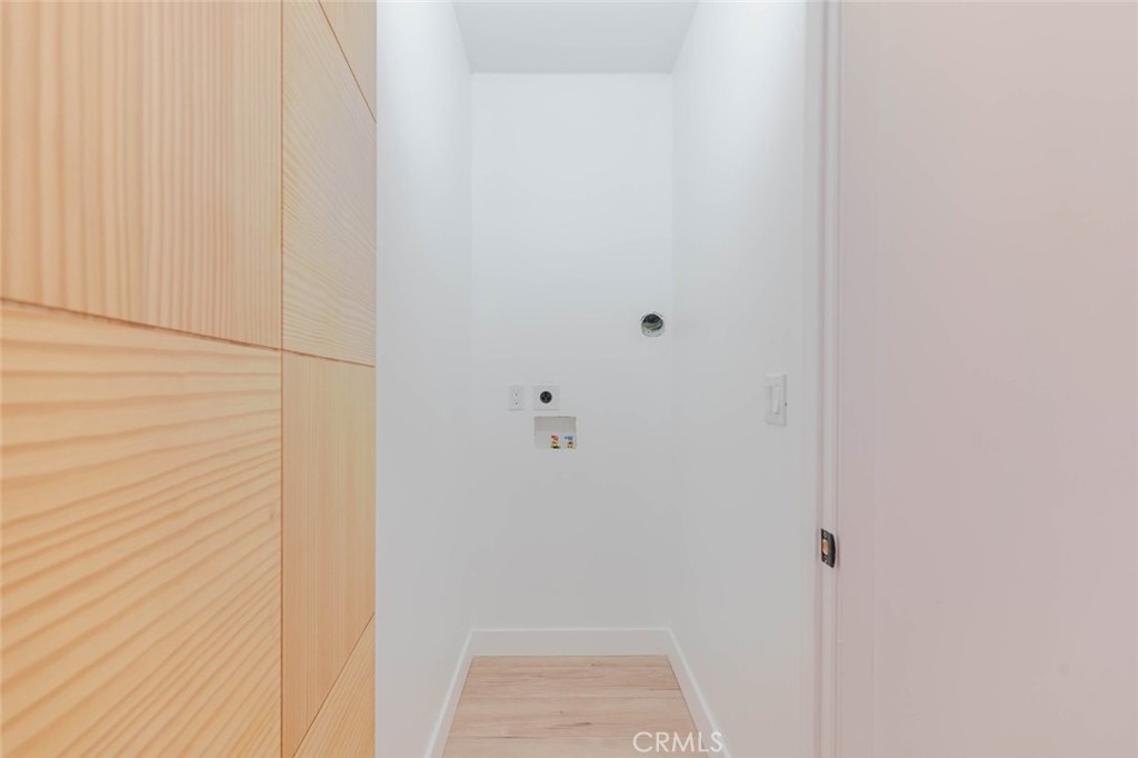 6835 Yolanda Avenue Reseda, CA 91335 - Photo 16 of 34 a view of utility room