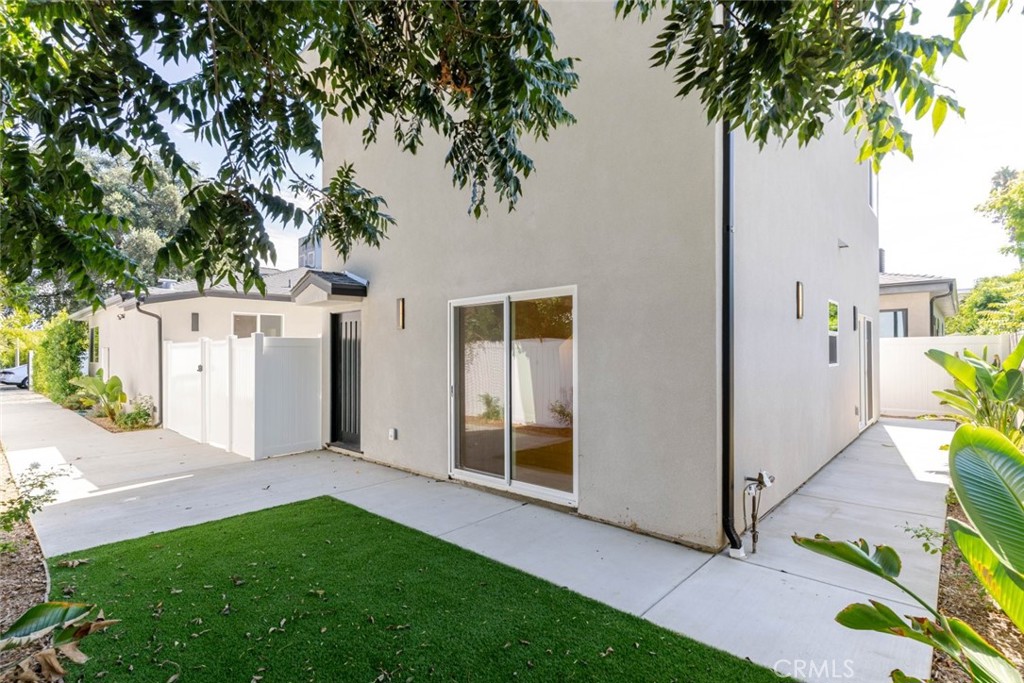 6835 Yolanda Avenue Reseda, CA 91335 - Photo 25 of 34 a view of backyard with a garden and palm trees