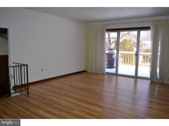 761 Grant Road Mount Laurel, NJ 08054 - Photo 4 of 19 Living Room
