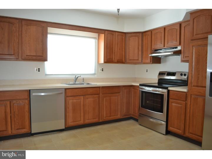 761 Grant Road Mount Laurel, NJ 08054 - Photo 7 of 19 Kitchen