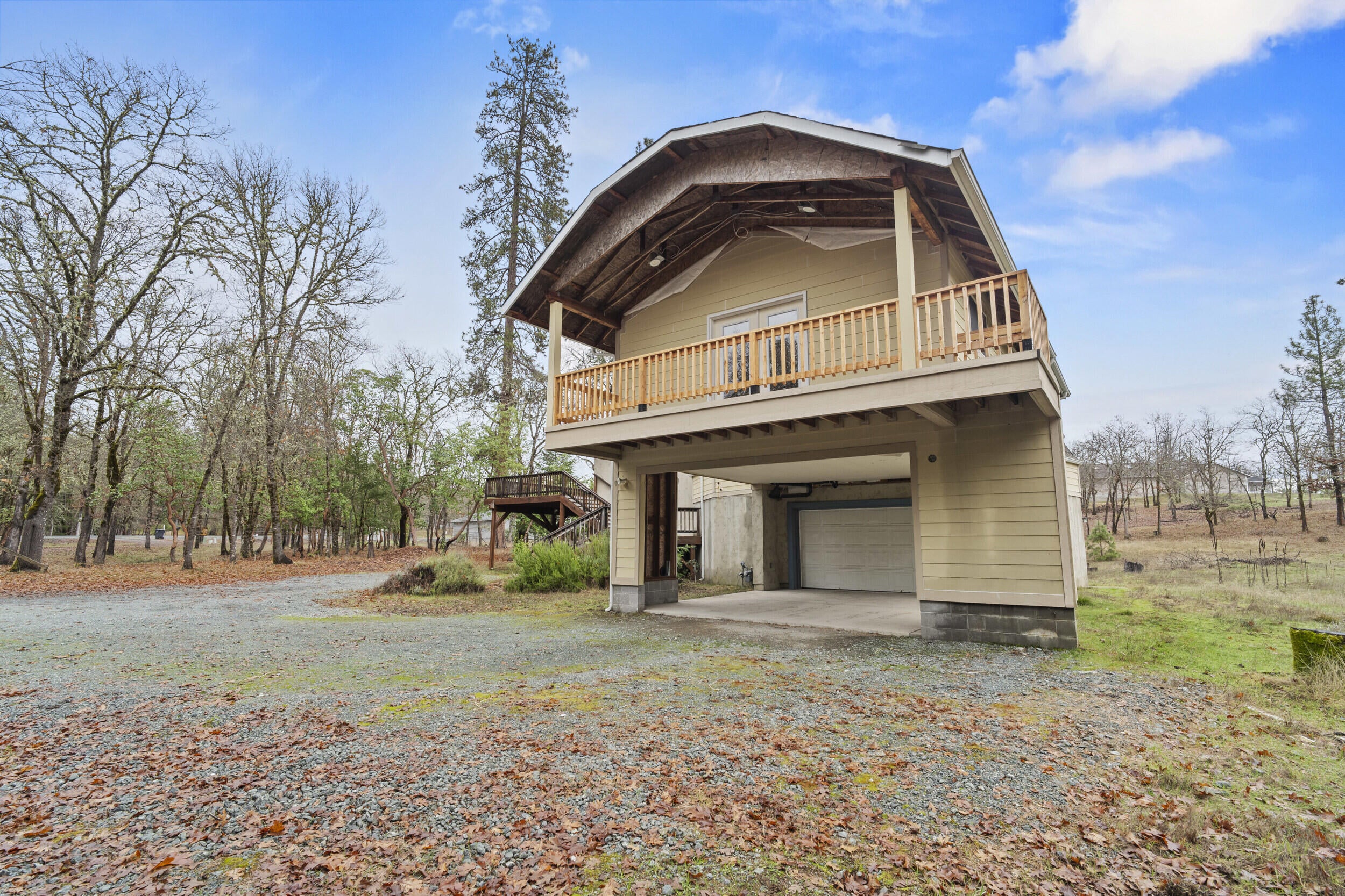 511 Castle Creek Road Grants Pass, OR 97526 - Photo 21 of 30 Garage Approach