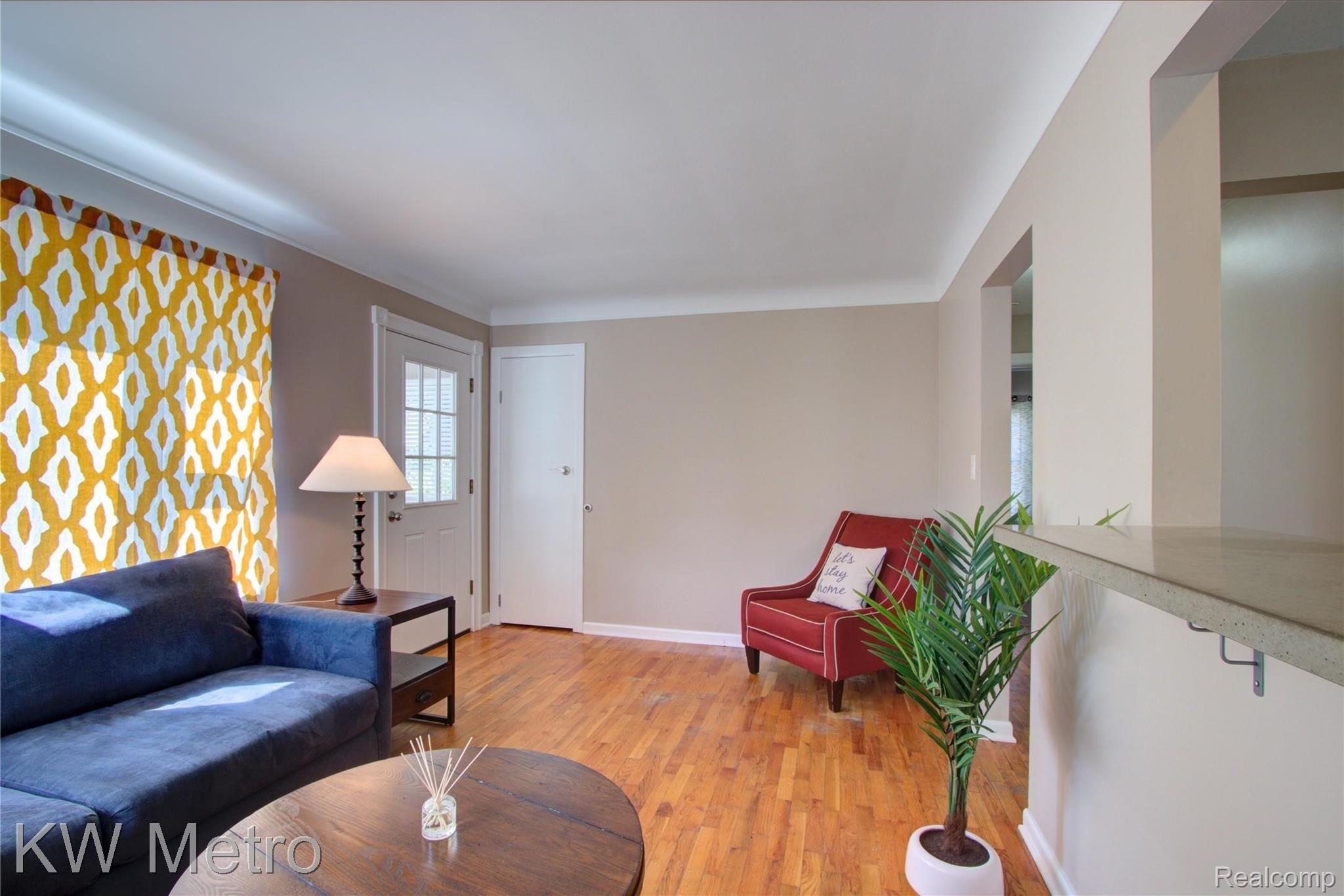 716 Renshaw Street Rochester, MI 48307 - Photo 3 of 31 3.jpg