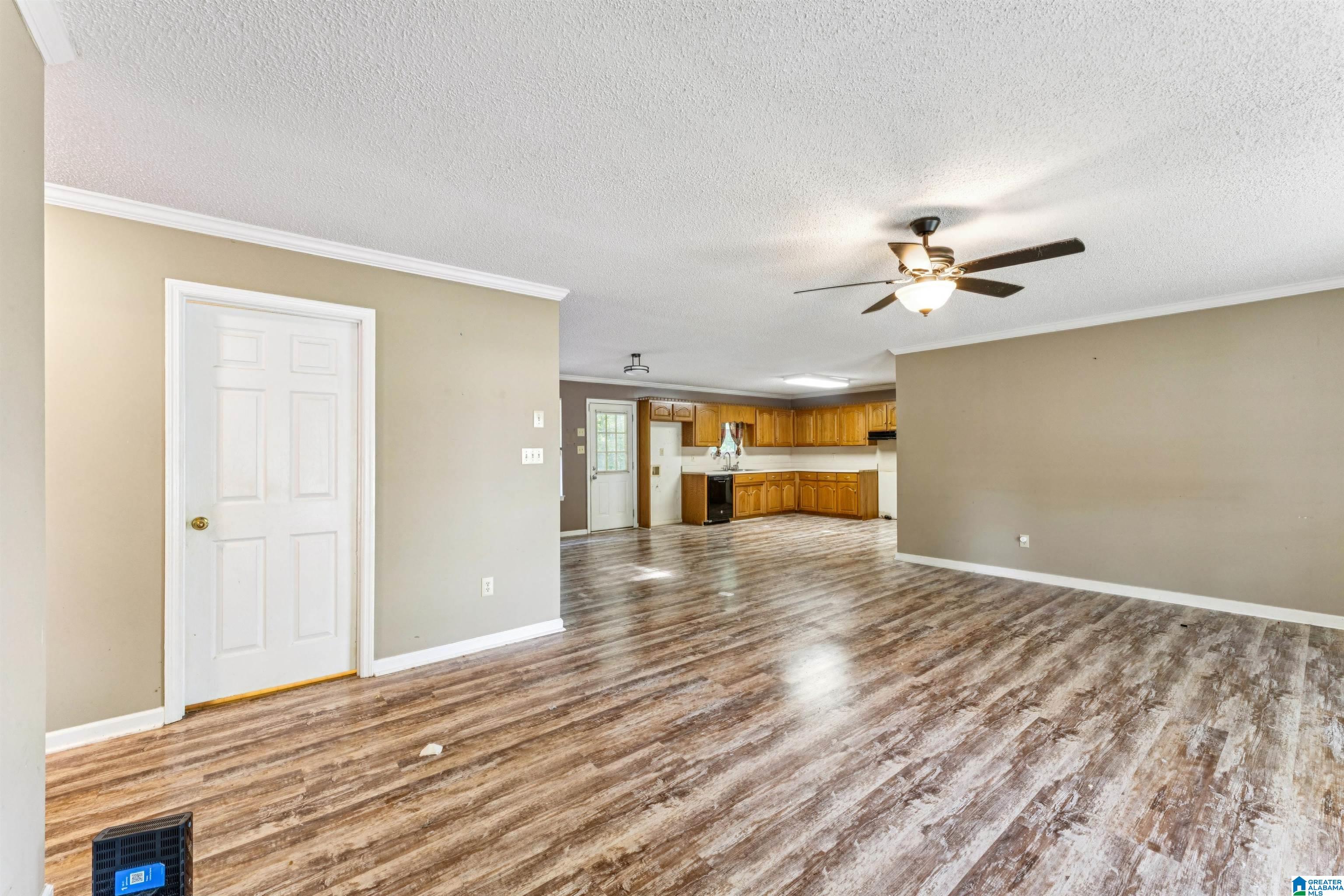 717 Hilltop Road Warrior, AL 35180 - Photo 5 of 33