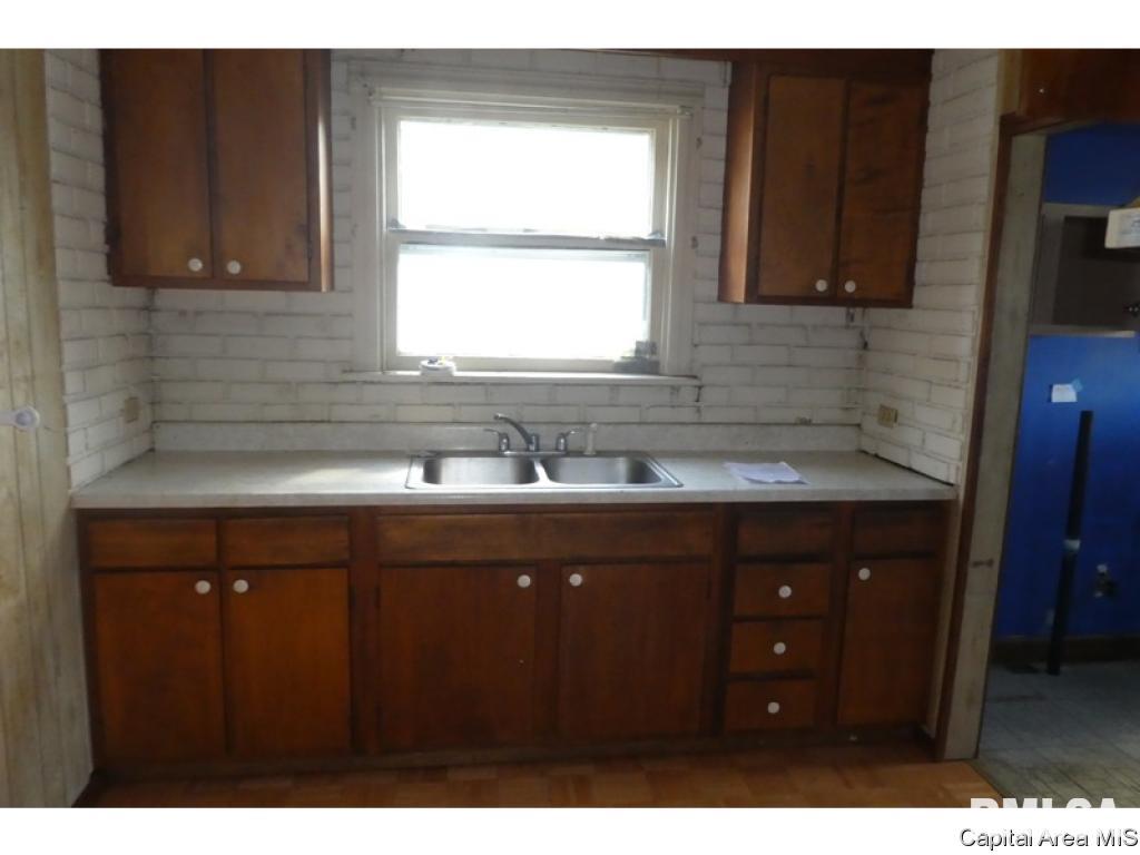 2209 South 10th Street Springfield, IL 62703 - Photo 6 of 17