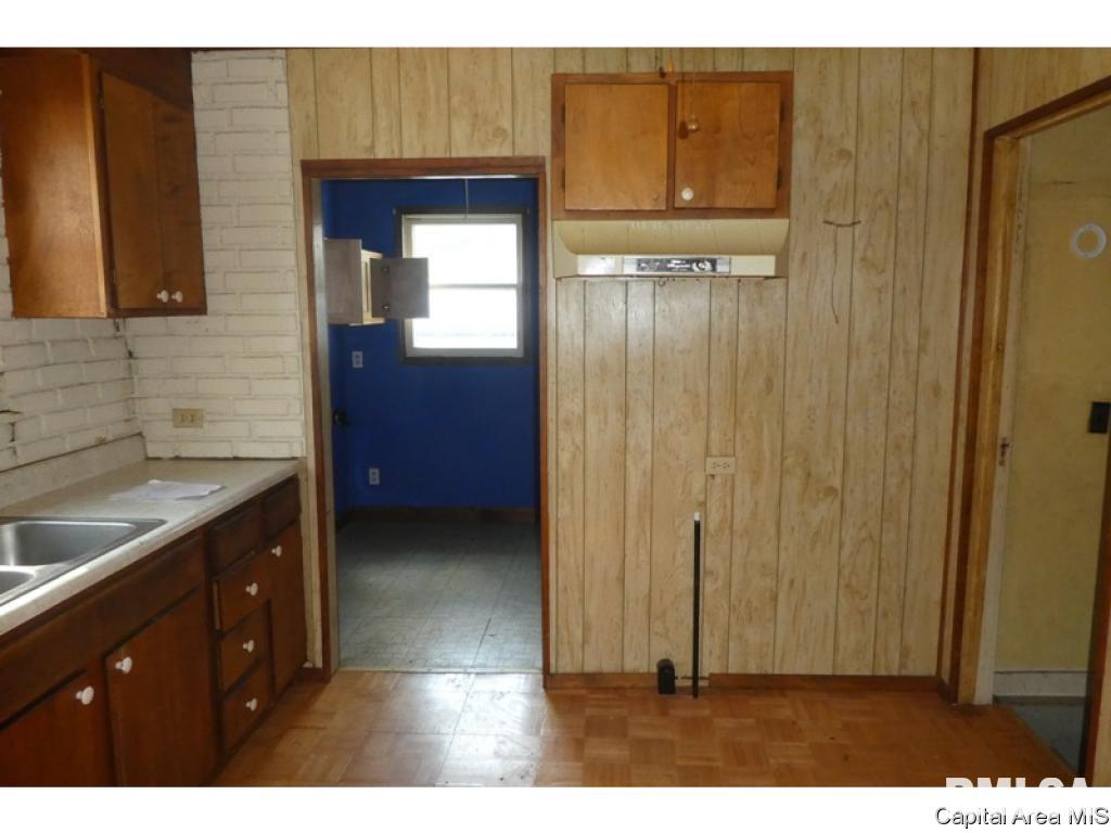 2209 South 10th Street Springfield, IL 62703 - Photo 7 of 17