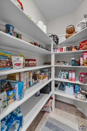 $599,900 | 4235 Southwest Aylesbury Road, Topeka, KS 66610