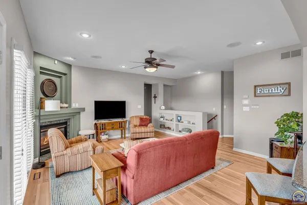 $599,900 | 4235 Southwest Aylesbury Road, Topeka, KS 66610