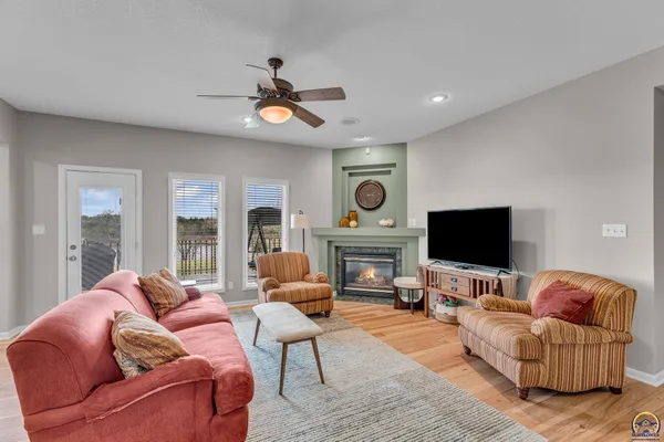 $599,900 | 4235 Southwest Aylesbury Road, Topeka, KS 66610