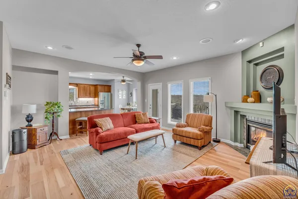 $599,900 | 4235 Southwest Aylesbury Road, Topeka, KS 66610