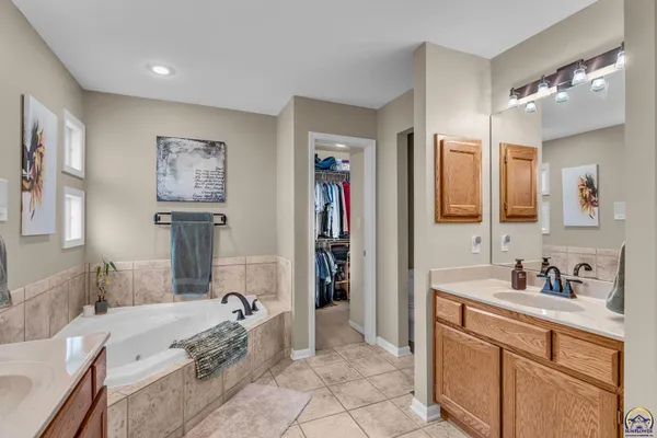 $599,900 | 4235 Southwest Aylesbury Road, Topeka, KS 66610