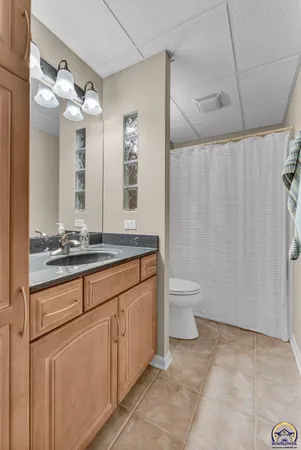 $599,900 | 4235 Southwest Aylesbury Road, Topeka, KS 66610