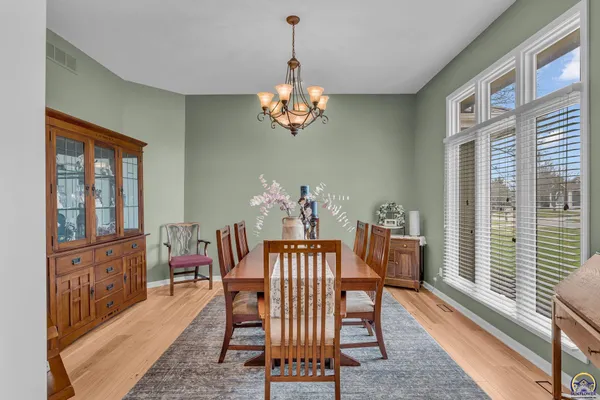 $599,900 | 4235 Southwest Aylesbury Road, Topeka, KS 66610