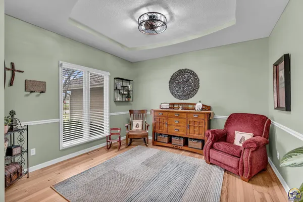 $599,900 | 4235 Southwest Aylesbury Road, Topeka, KS 66610