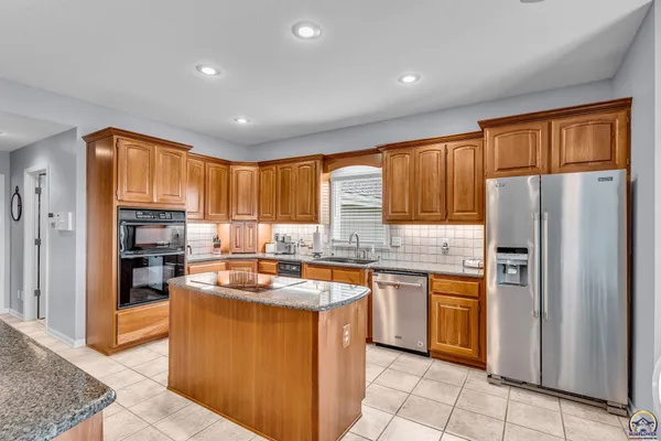 $599,900 | 4235 Southwest Aylesbury Road, Topeka, KS 66610