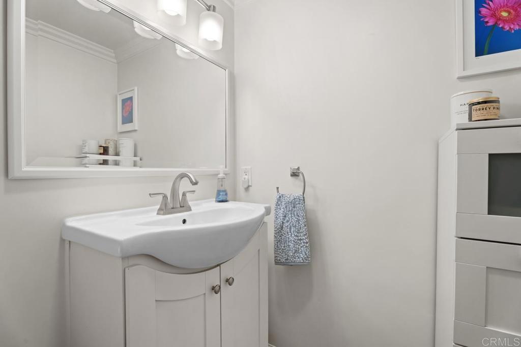 13051 Caminito Del Rocio Del Mar, CA 92014 - Photo 55 of 73 Powder Room