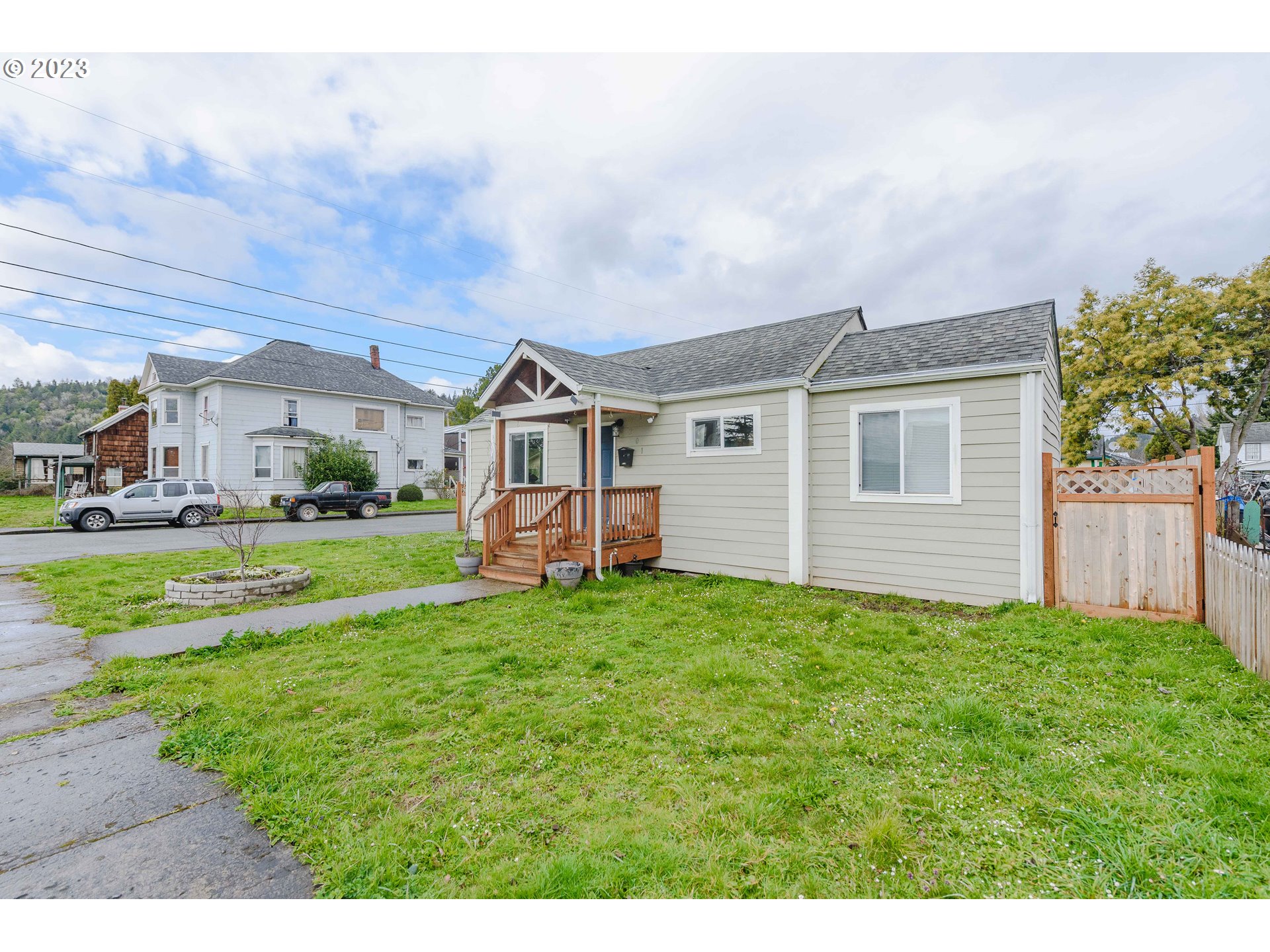 201 Ash Street Myrtle Point, OR 97458 - Photo 3 of 32 Front Yard
