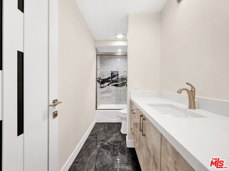 1325 Valley View Road, Unit 201 Glendale, CA 91202 - Photo 16 of 36