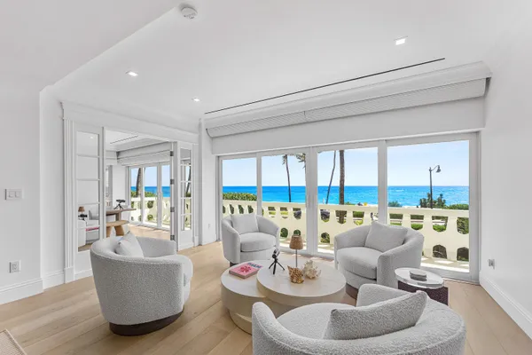 $8,590,000 | 300 South Ocean Boulevard, Unit 2D, Palm Beach, FL 33480