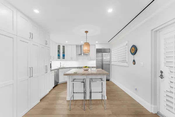 $8,590,000 | 300 South Ocean Boulevard, Unit 2D, Palm Beach, FL 33480