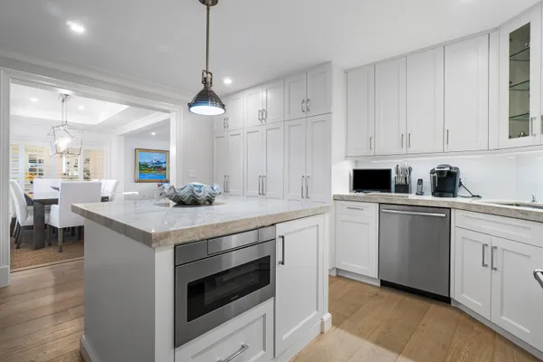 $8,590,000 | 300 South Ocean Boulevard, Unit 2D, Palm Beach, FL 33480