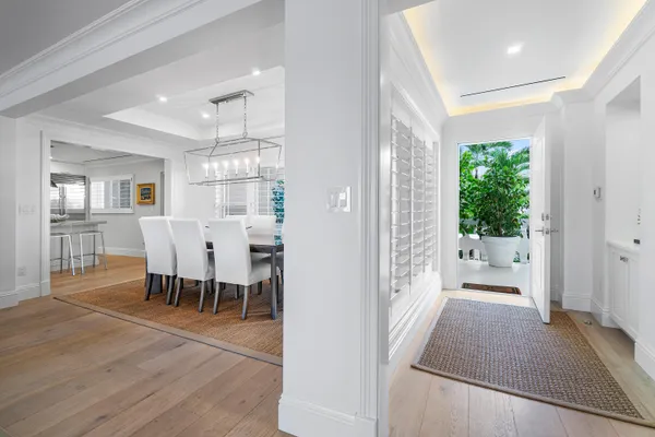 $8,590,000 | 300 South Ocean Boulevard, Unit 2D, Palm Beach, FL 33480