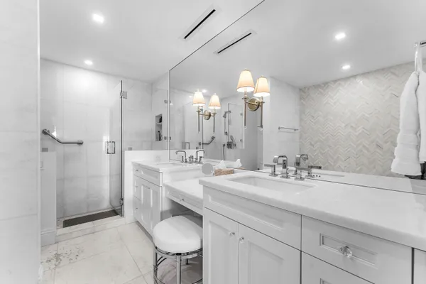 $8,590,000 | 300 South Ocean Boulevard, Unit 2D, Palm Beach, FL 33480