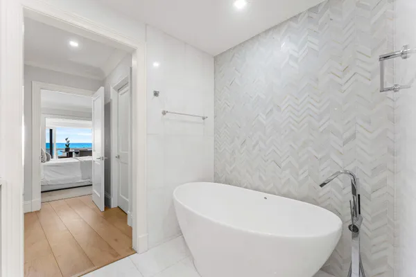 $8,590,000 | 300 South Ocean Boulevard, Unit 2D, Palm Beach, FL 33480
