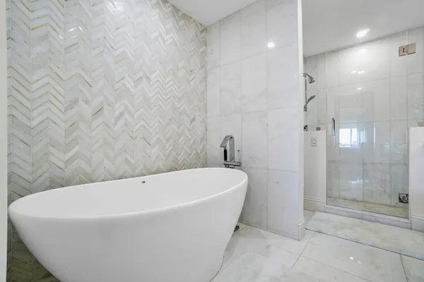 $8,590,000 | 300 South Ocean Boulevard, Unit 2D, Palm Beach, FL 33480