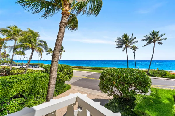 $8,590,000 | 300 South Ocean Boulevard, Unit 2D, Palm Beach, FL 33480