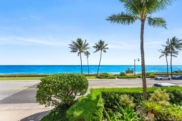 $8,590,000 | 300 South Ocean Boulevard, Unit 2D, Palm Beach, FL 33480