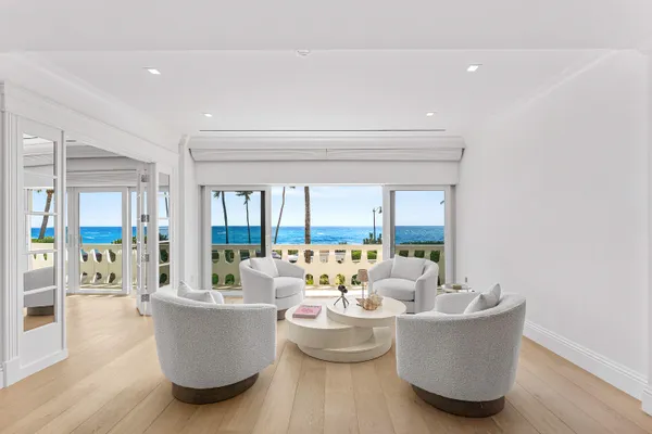 $8,590,000 | 300 South Ocean Boulevard, Unit 2D, Palm Beach, FL 33480
