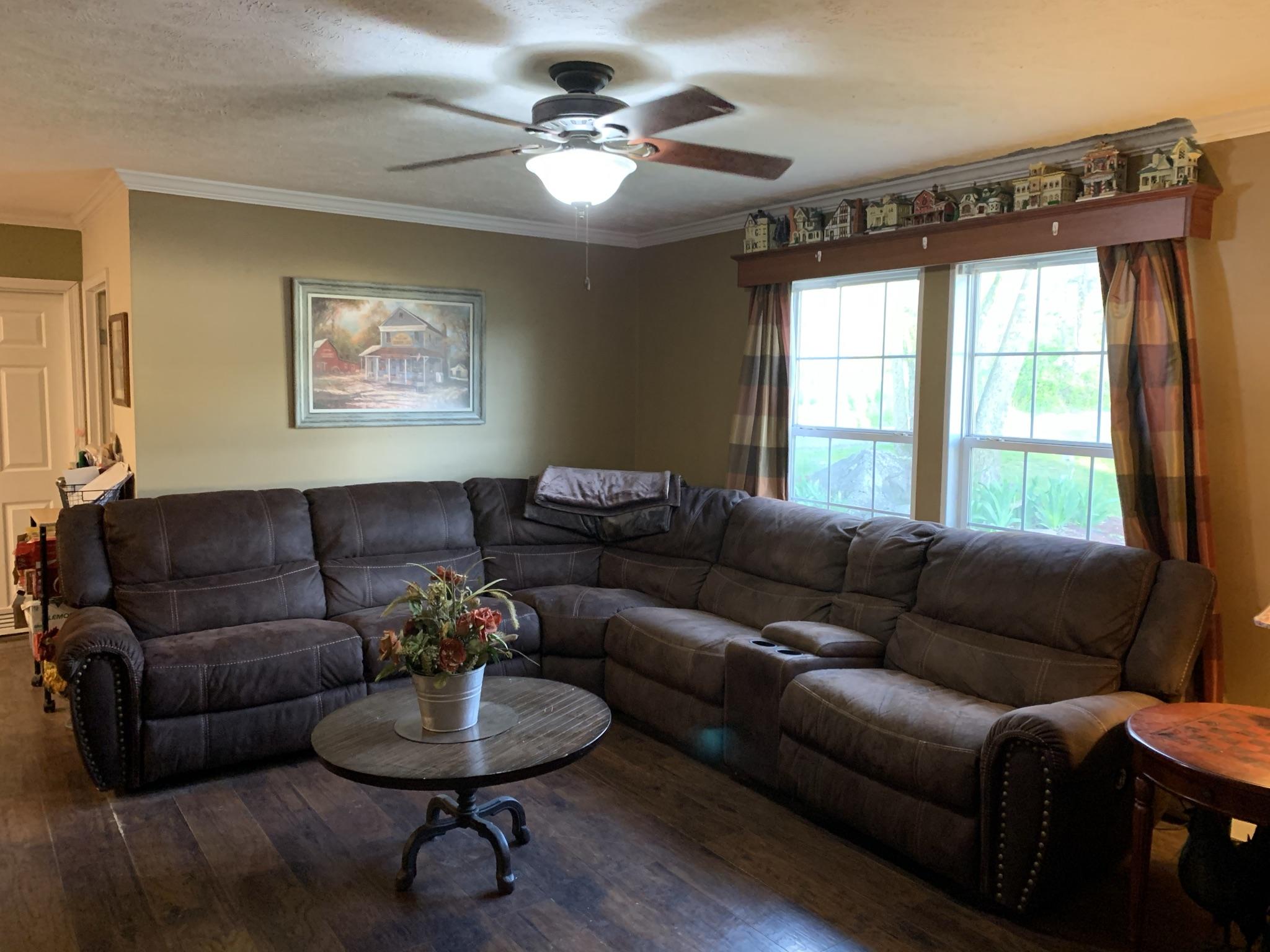 1048 West Union Valley Road Seymour, TN 37865 - Photo 3 of 4 Living Room
