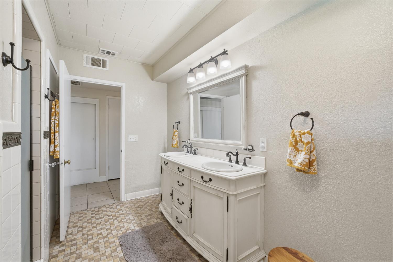 574 North Frankwood Avenue Reedley, CA 93654 - Photo 22 of 37 a bathroom with a sink a toilet and mirror