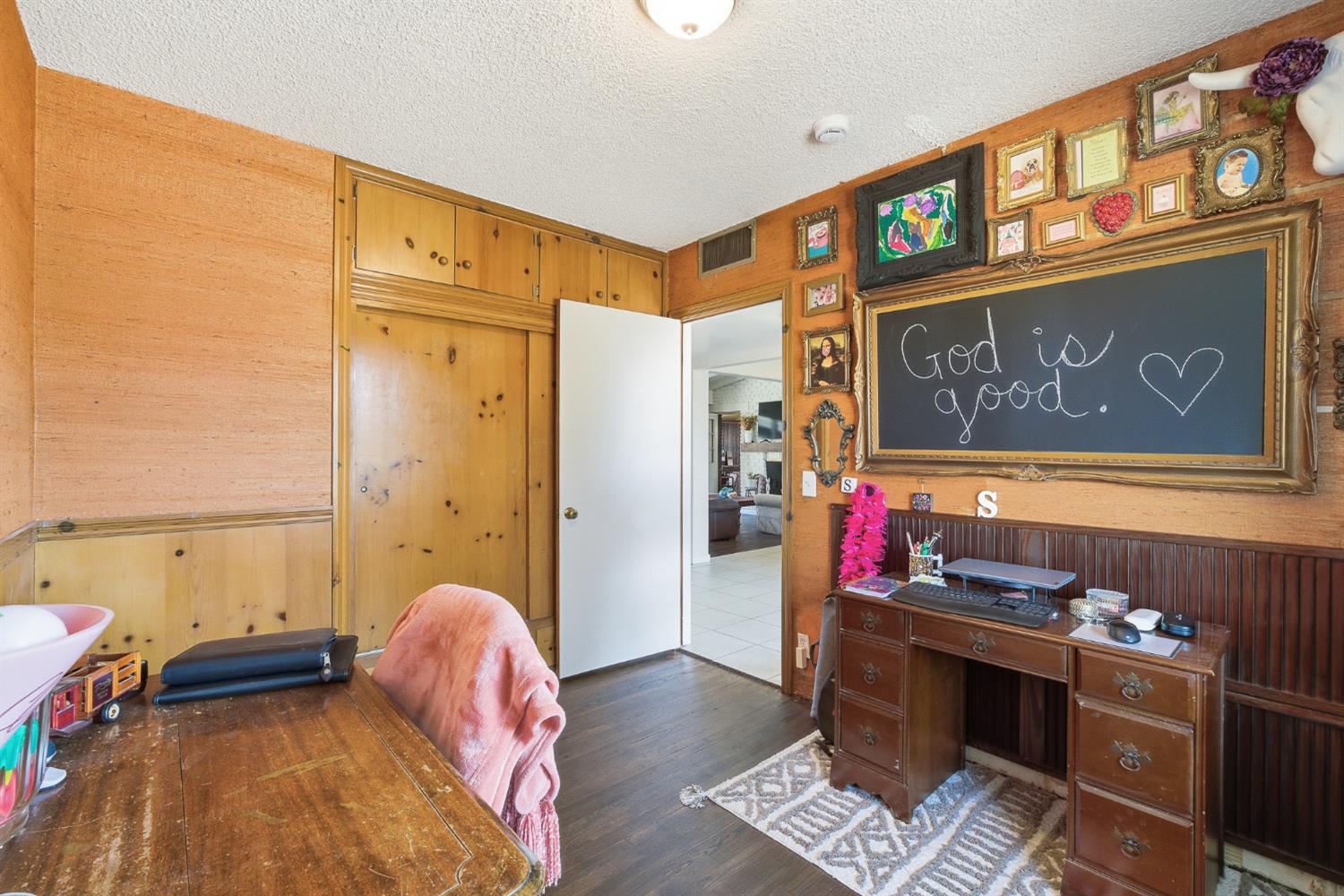 574 North Frankwood Avenue Reedley, CA 93654 - Photo 23 of 37 a view of furniture and workspace