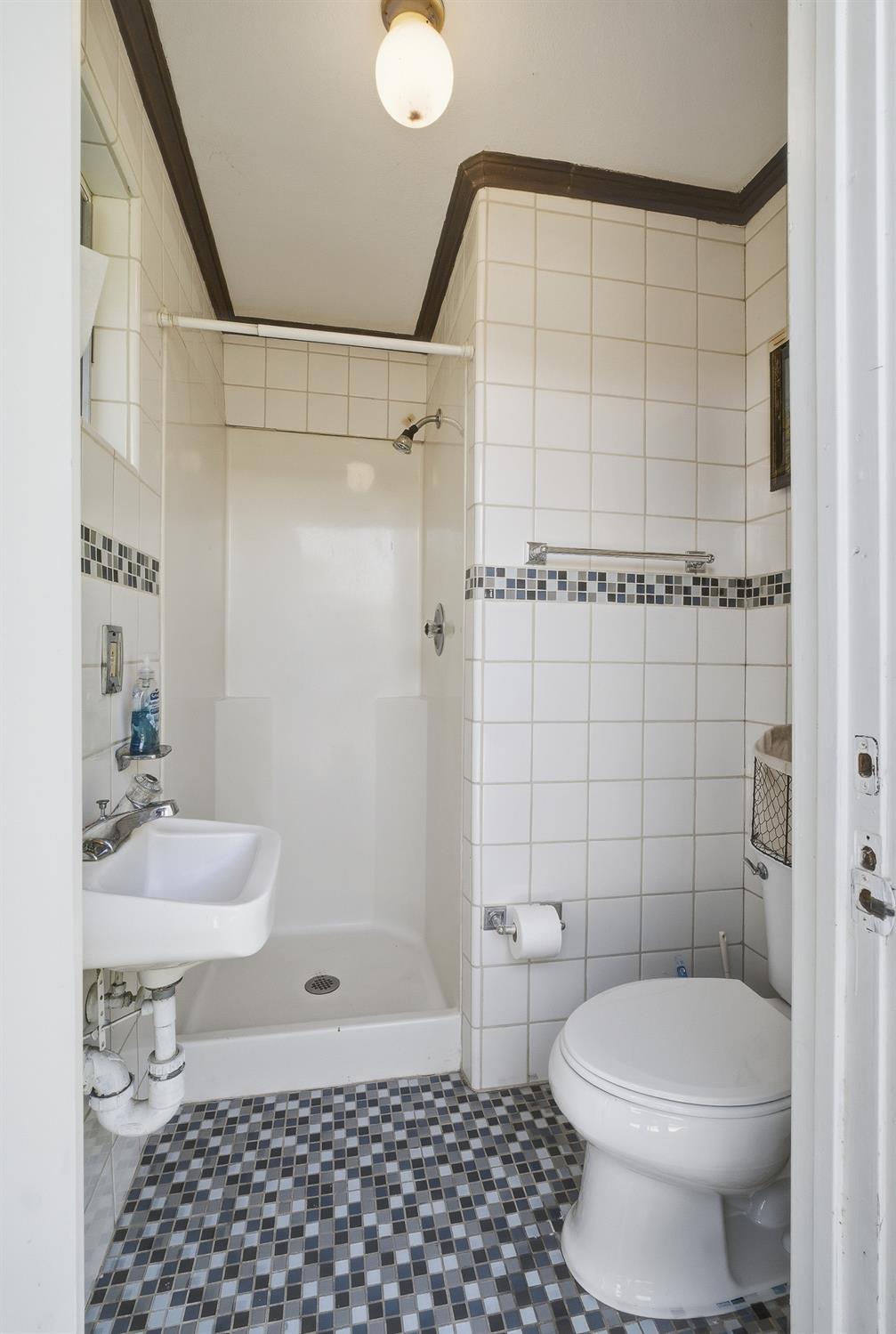 574 North Frankwood Avenue Reedley, CA 93654 - Photo 34 of 37 a bathroom with a toilet a sink and shower