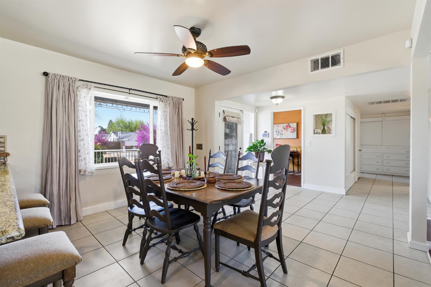 574 North Frankwood Avenue Reedley, CA 93654 - Photo 4 of 37 a view of a dining room with furniture and a potted plant