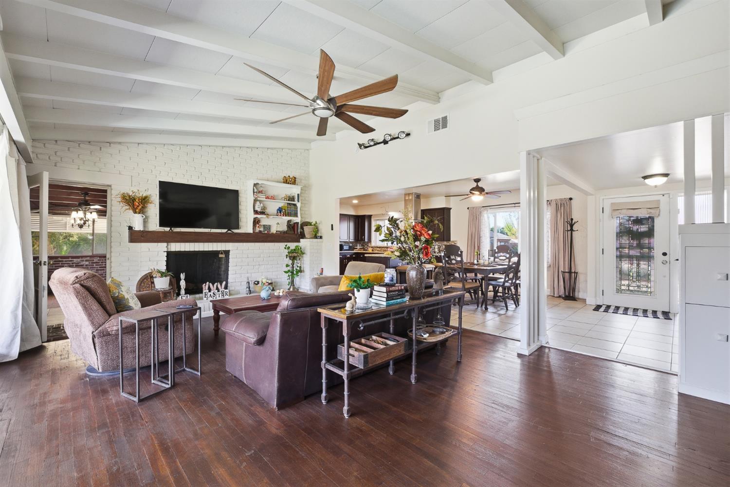 574 North Frankwood Avenue Reedley, CA 93654 - Photo 5 of 37 a view of a livingroom with furniture and a flat screen tv