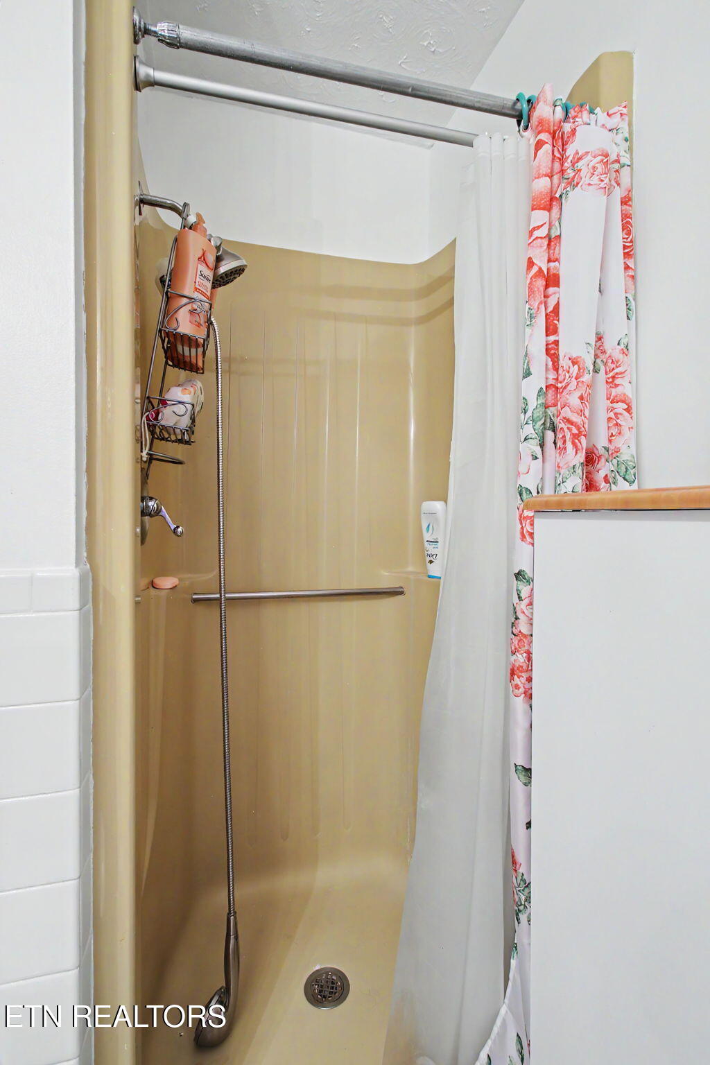 3726 Cherrylog Road Knoxville, TN 37921 - Photo 19 of 34 En Suite Bath