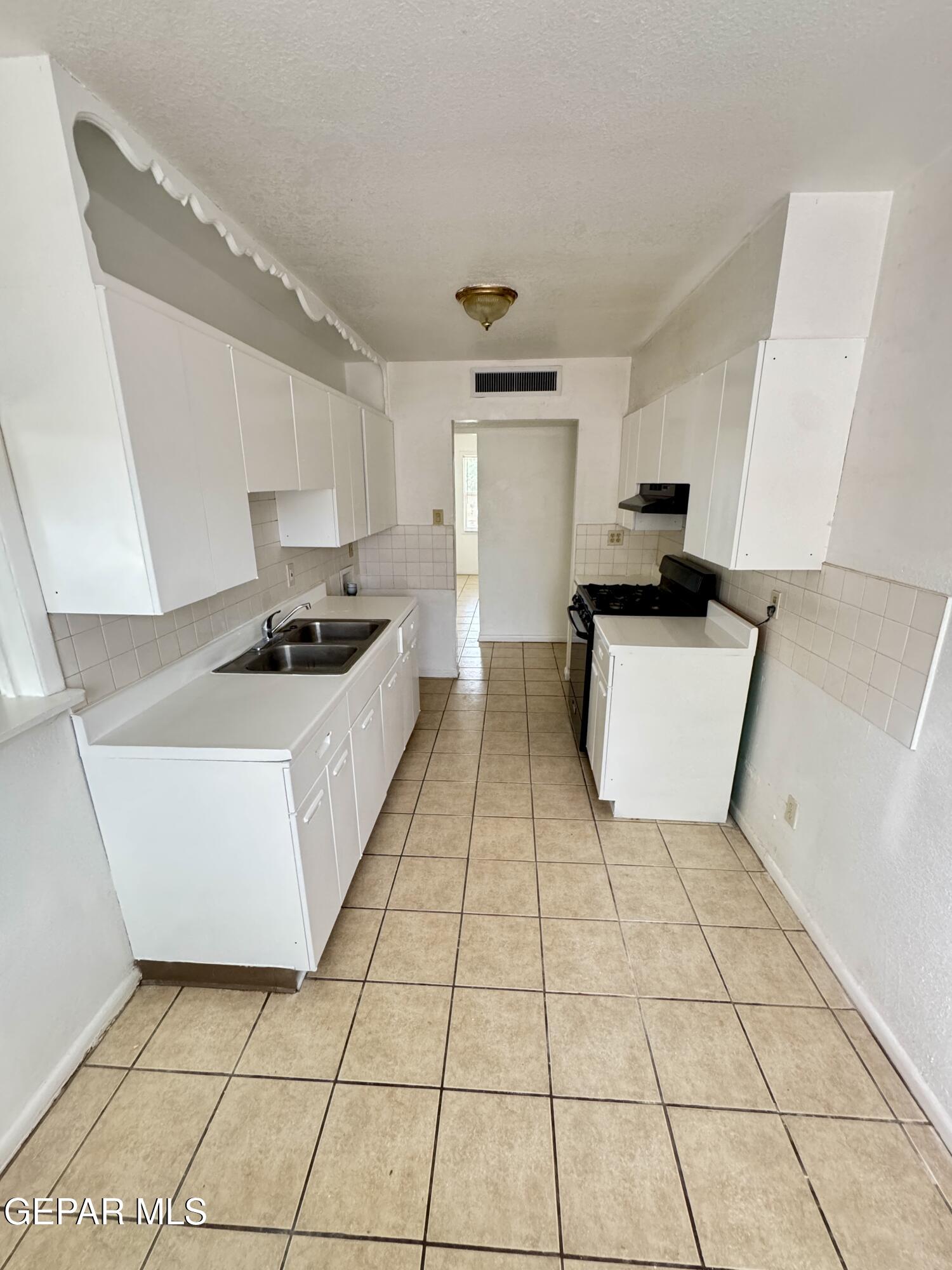 209 San Saba Road El Paso, TX 79912 - Photo 7 of 22 IMG_2817