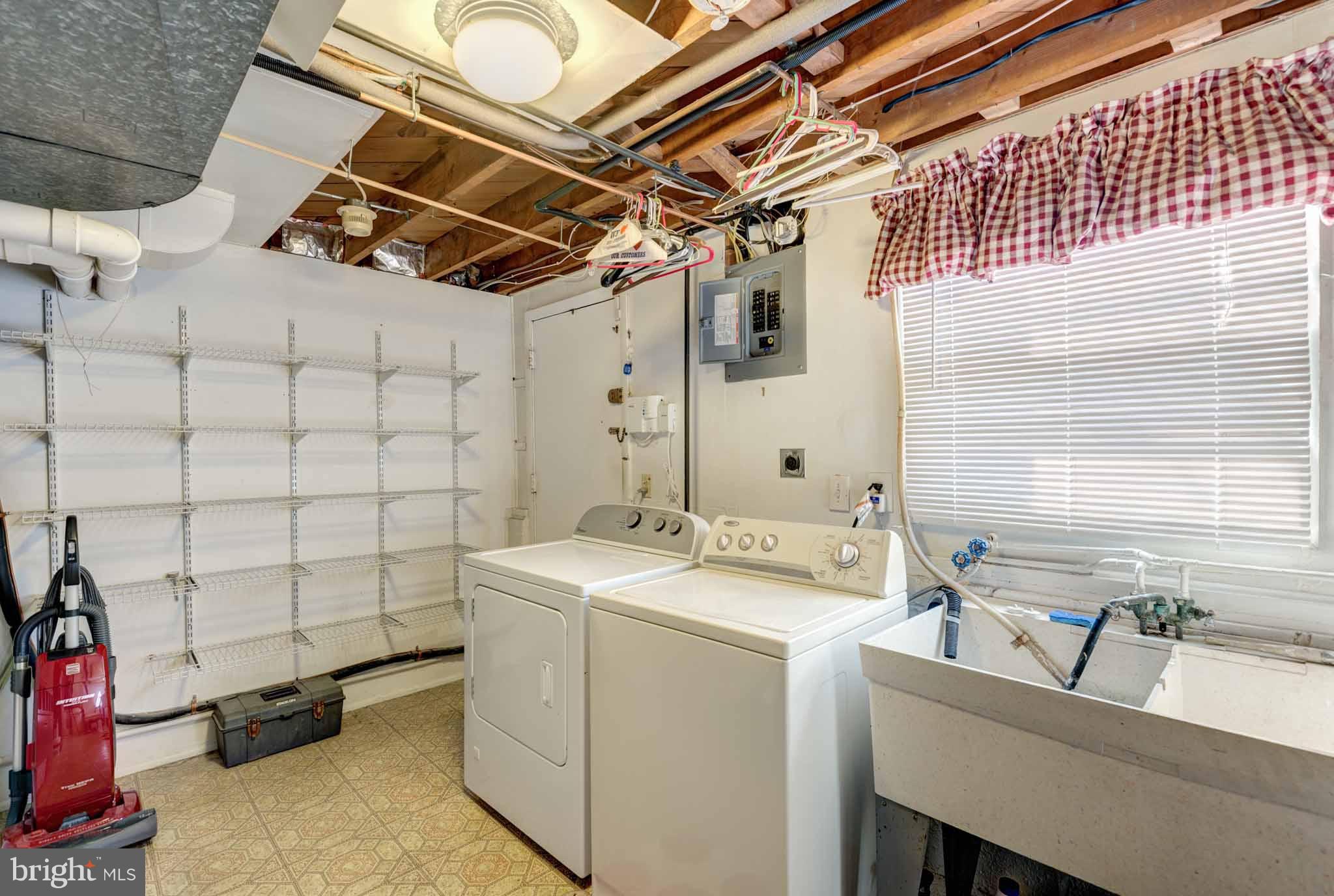 601 Southmont Road Baltimore, MD 21228 - Photo 23 of 29 Laundry/utility room
