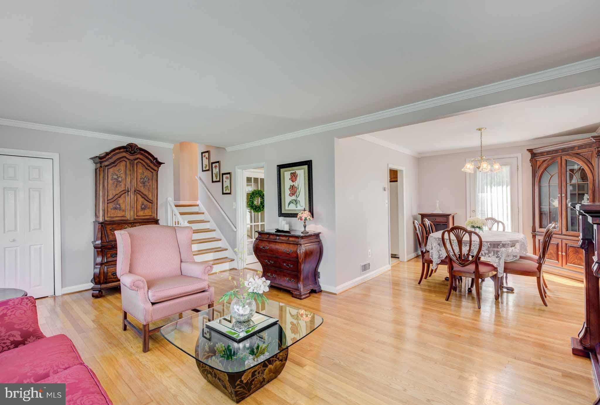601 Southmont Road Baltimore, MD 21228 - Photo 4 of 29 Family Room Opens to dining room