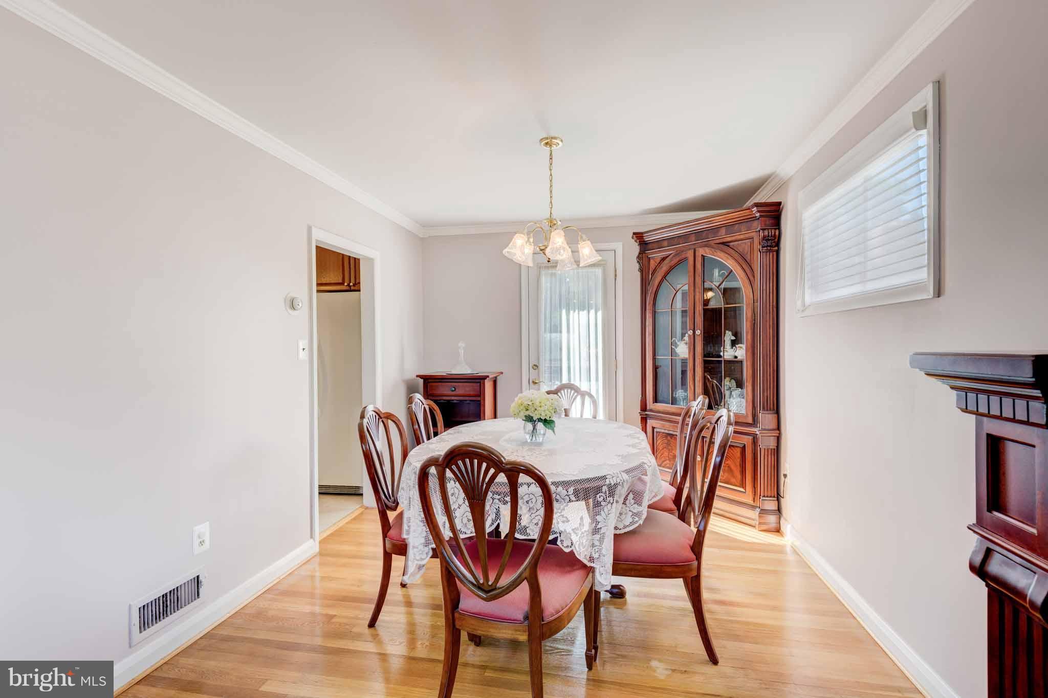 601 Southmont Road Baltimore, MD 21228 - Photo 7 of 29 Dining Room- fresh paint