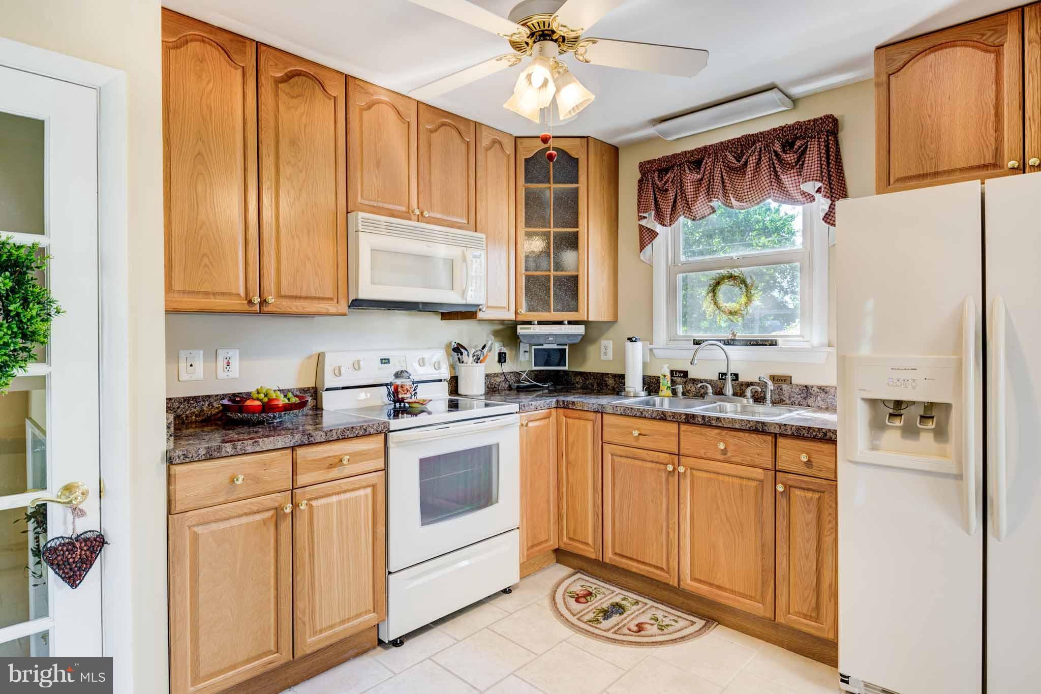 601 Southmont Road Baltimore, MD 21228 - Photo 9 of 29 Cute & Clean!