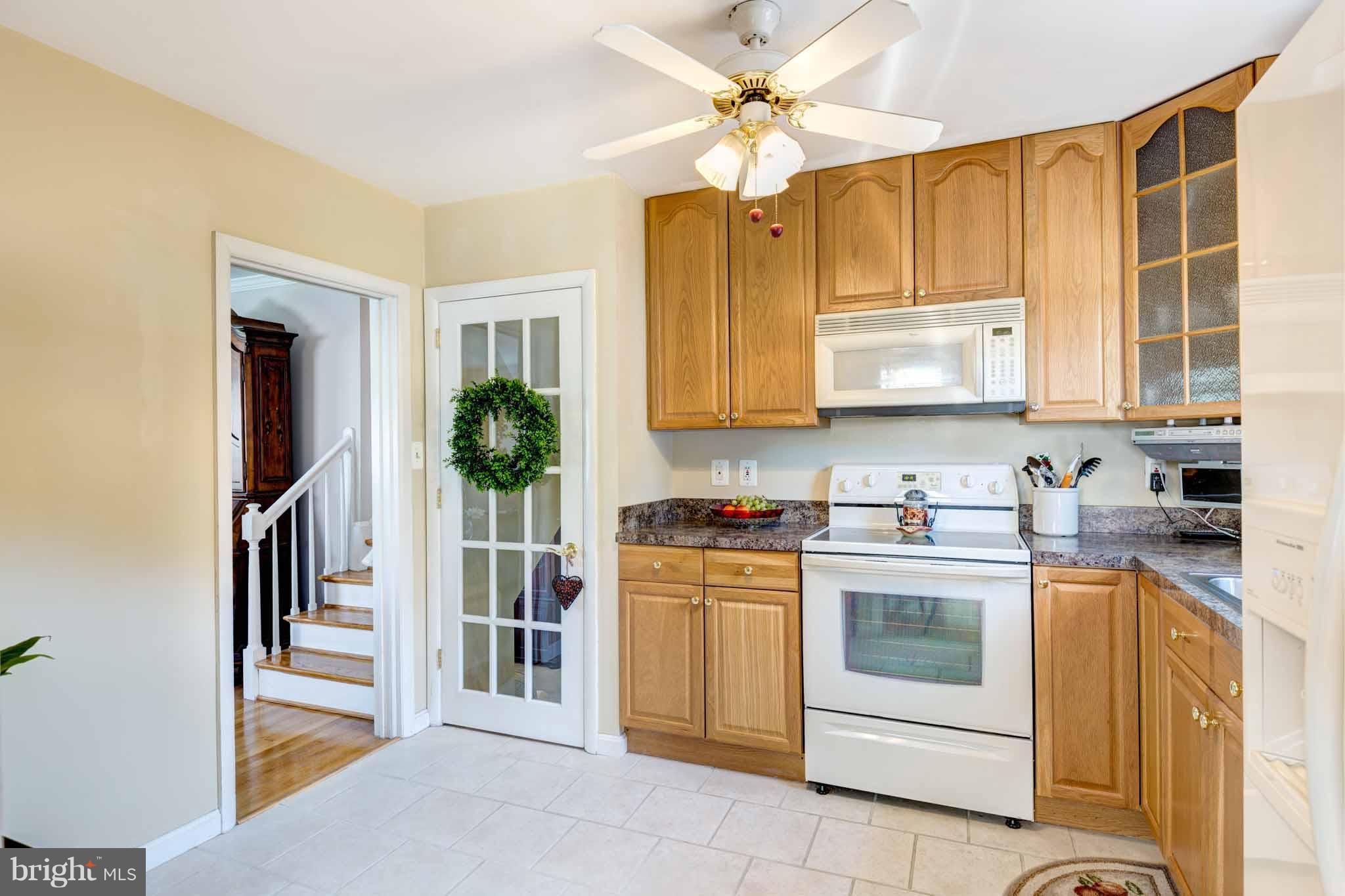 601 Southmont Road Baltimore, MD 21228 - Photo 10 of 29 Kitchen