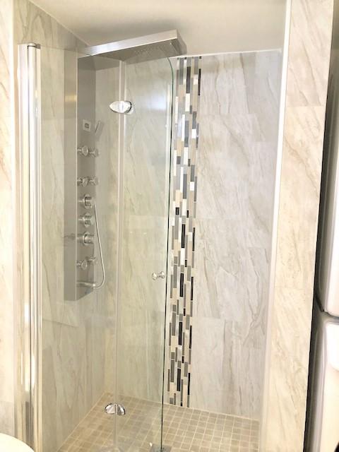 21731 Arriba Real, Unit 27D Boca Raton, FL 33433 - Photo 30 of 42 Guest Shower