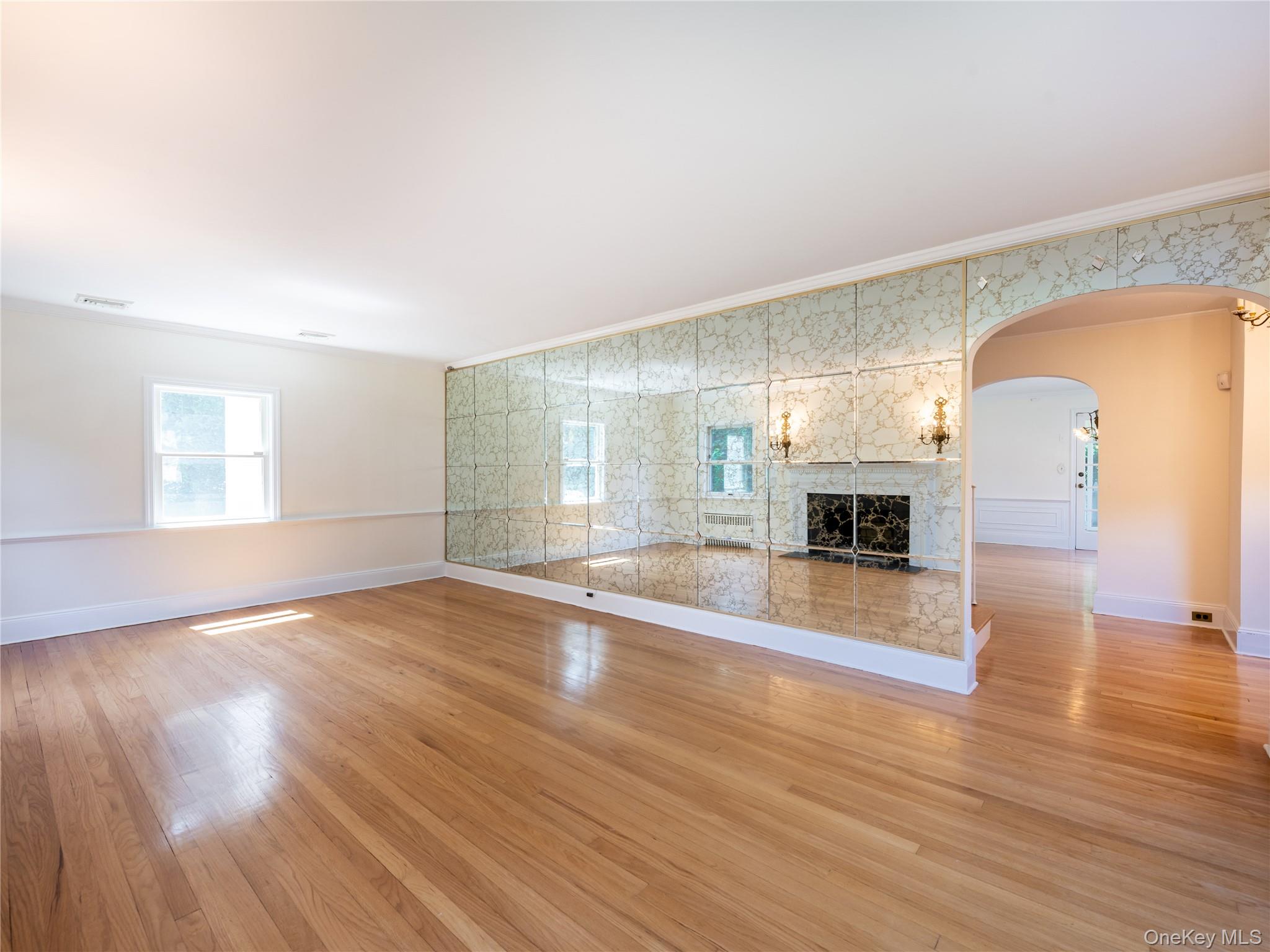 91 Pickwick Road Manhasset, NY 11030 - Photo 11 of 33 Gallery Image 11