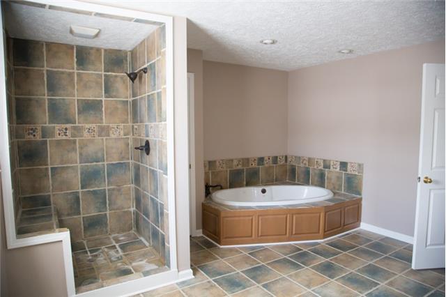 2949 Thompson Road Murfreesboro, TN 37128 - Photo 12 of 19 Master Bath