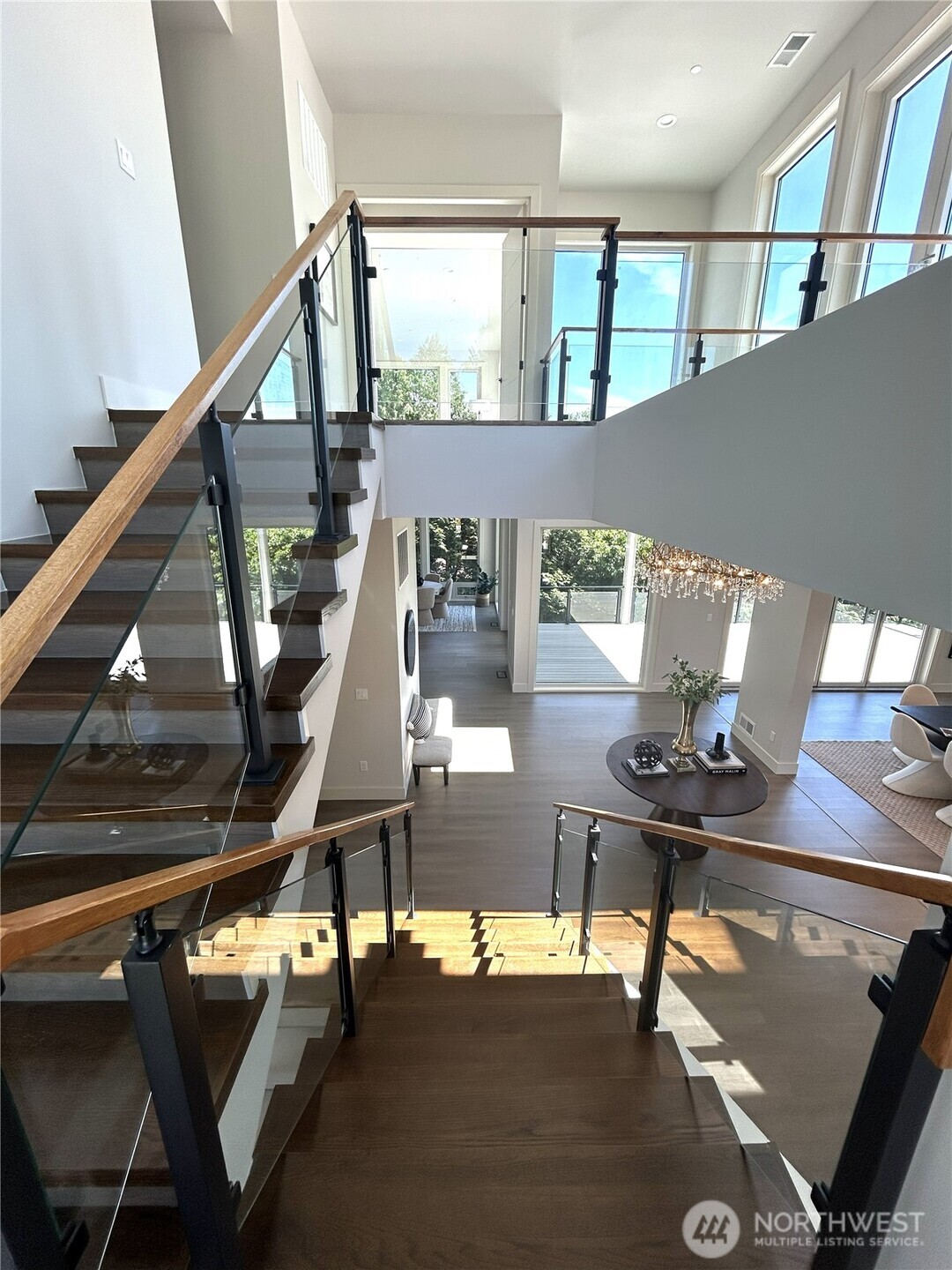 8243 West Mercer Way Mercer Island, WA 98040 - Photo 22 of 37